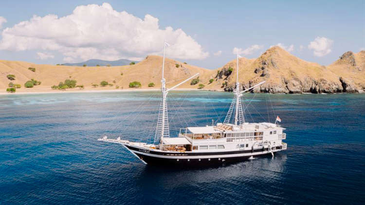 Aliikai Voyage liveaboard ship