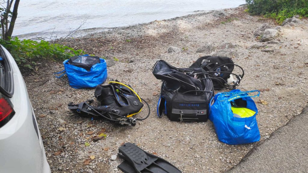Aqualung Explorer ii dive bag with scuba gear