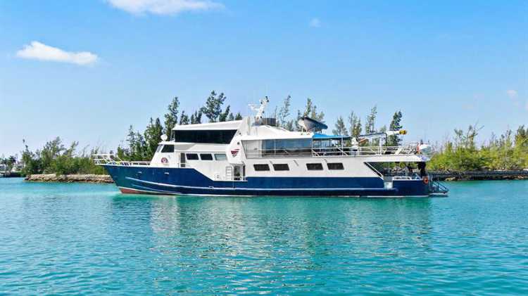 Bahamas Master liveaboard ship