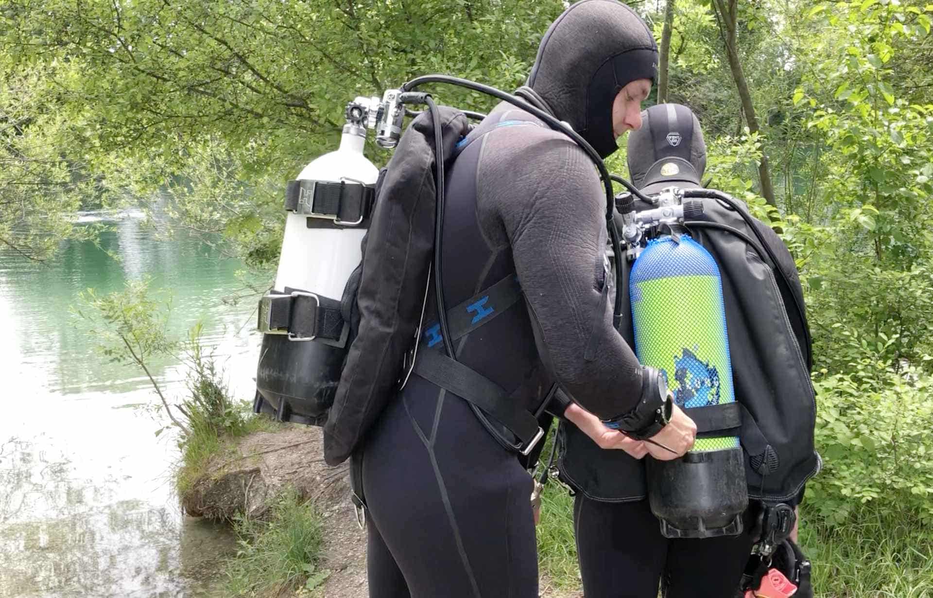 Scuba diving buddy check Social Diving