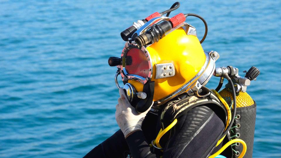 Commercial helmet diver