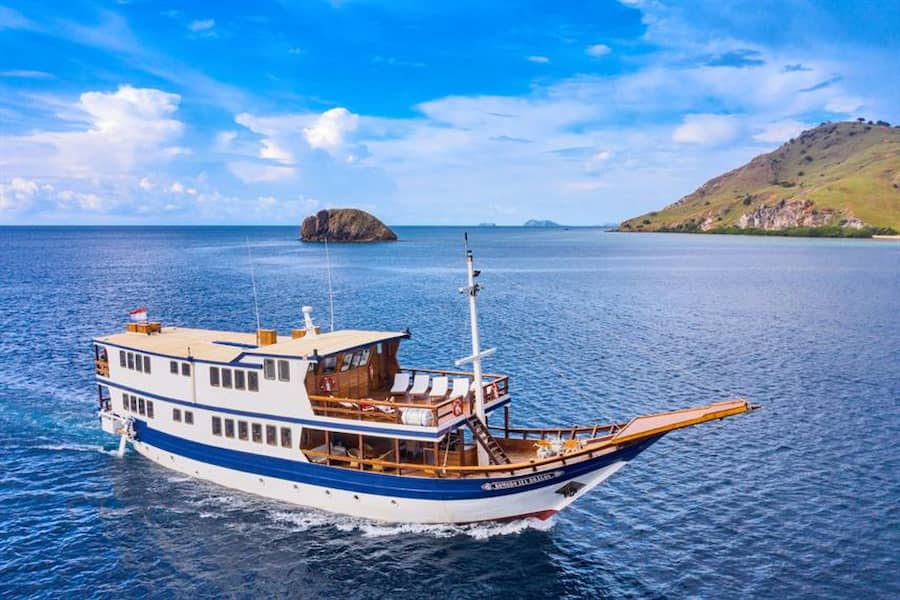 Komodo Sea Dragon liveaboard