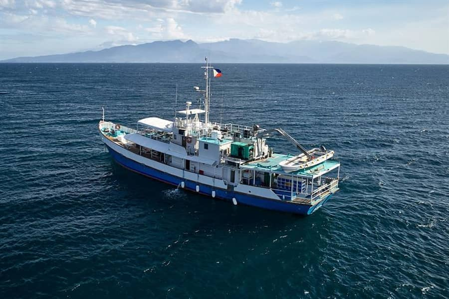 Resolute Philippines liveaboard