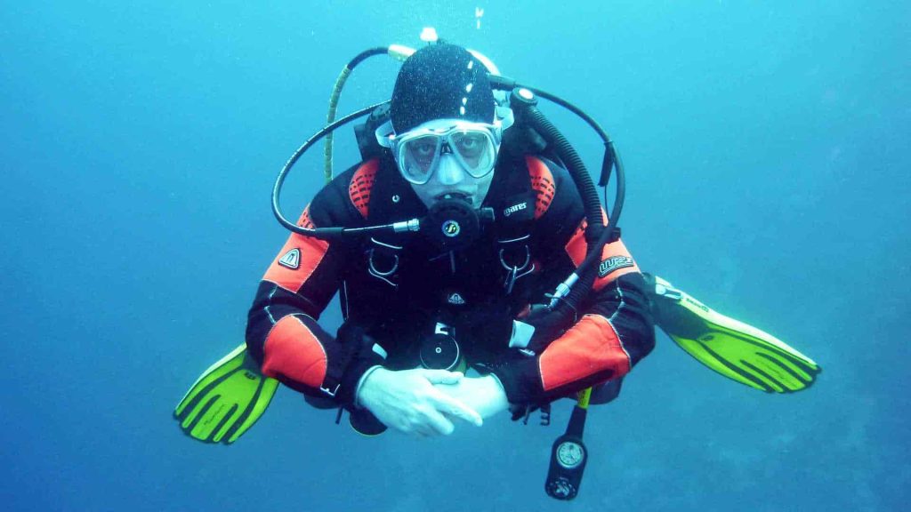 Scuba diving weight check: How to do it the right way 8 Scuba diver hovering underwater