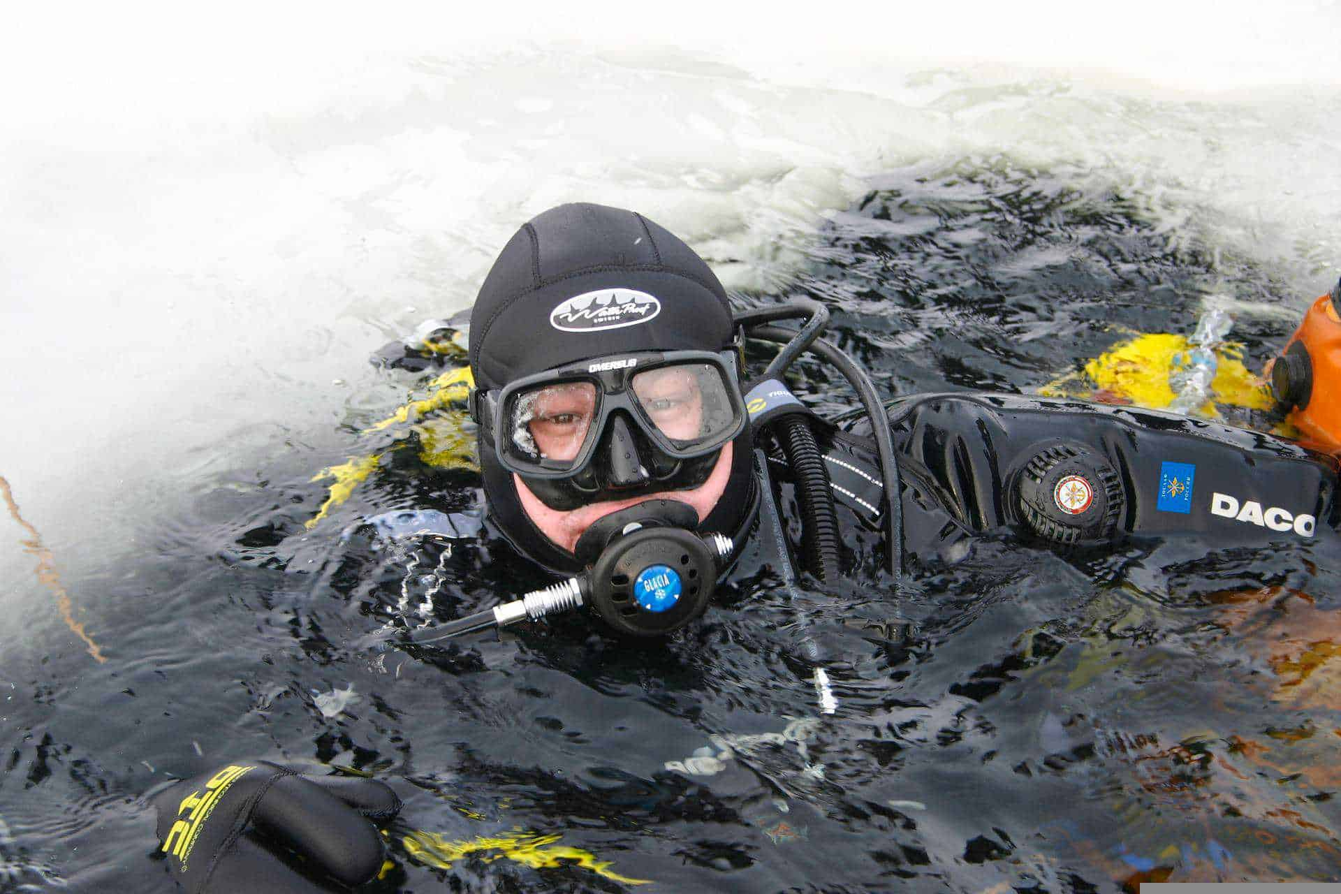 Утонувшие туристы. Водолазы. Водолаз в море. Знаменитые водолазы. Водолазное снаряжение.