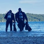 Social Diving Mitglieder laufen in den Starnberger See