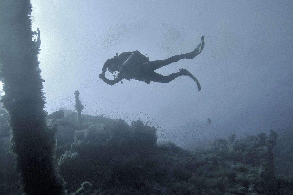 Tech diver with stage bottles