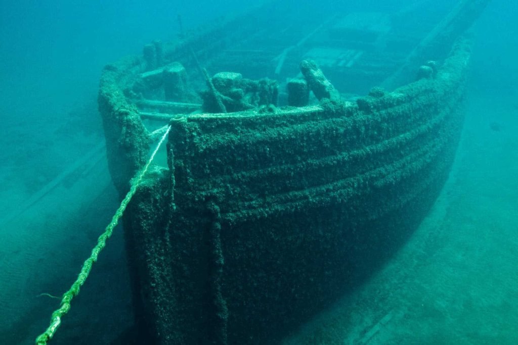 Small underwater ship wreck